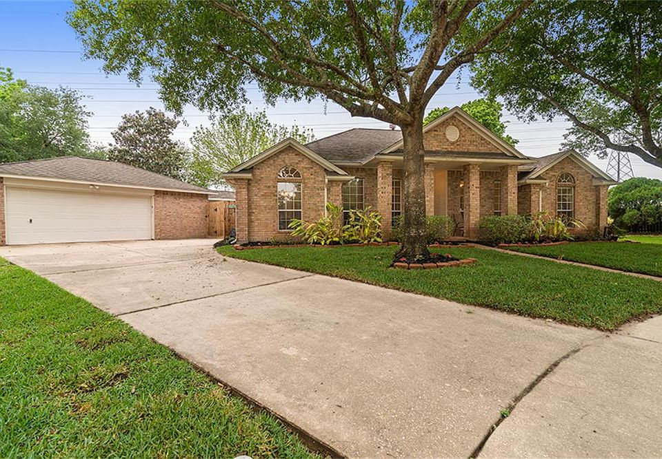 1st image of 204 Oak Creek Cir