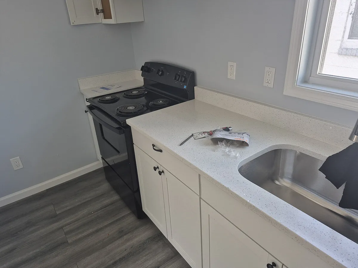 Building Photo - 111 E Elm St #B