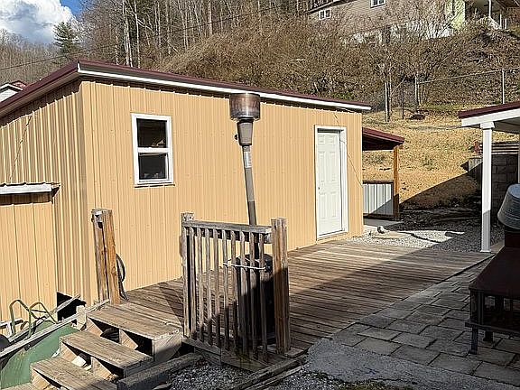 2nd image of 1984 Gulf Rd