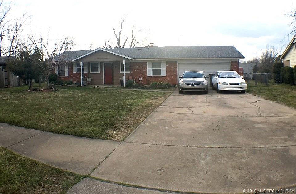 1st image of 2564 S 106th Ave E