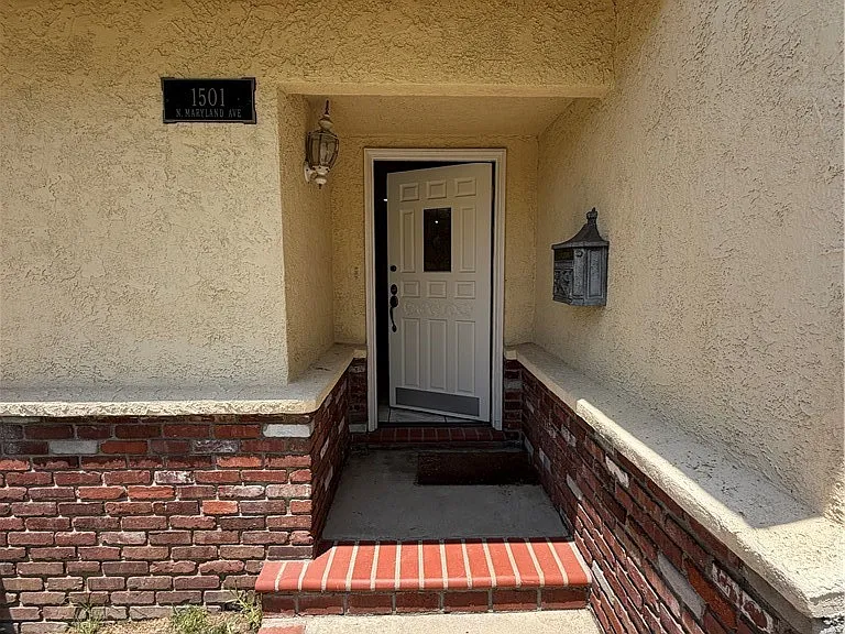 1501 N Maryland Ave — Photo 2