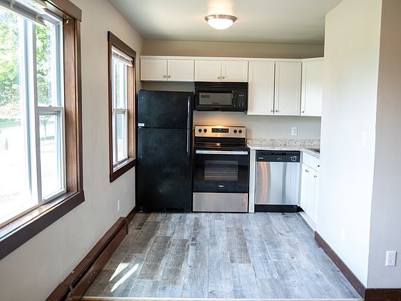 3rd image of 405 E 6th St #4