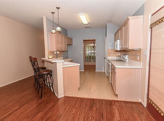 3rd image of 1305 Marchant Pl
