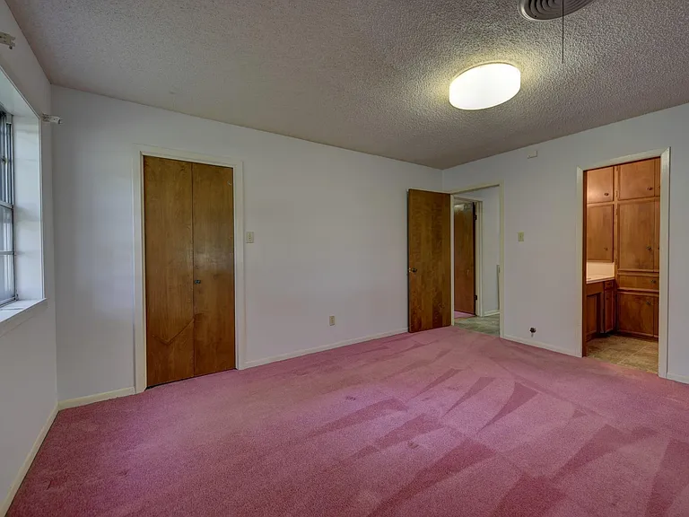 915 Farmers Rd — Photo 10