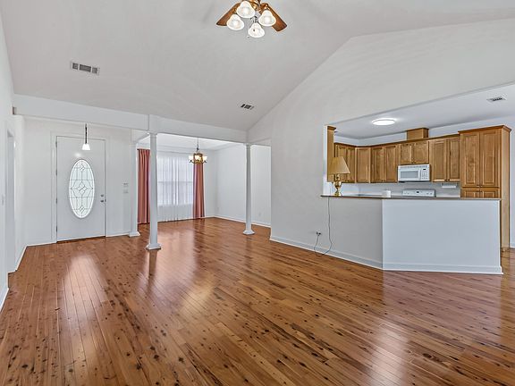 4th image of 79 Juniper Dr