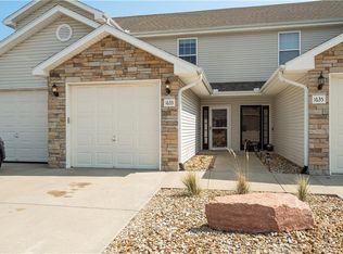 1633 SW Madison St, Lees Summit, MO 64081