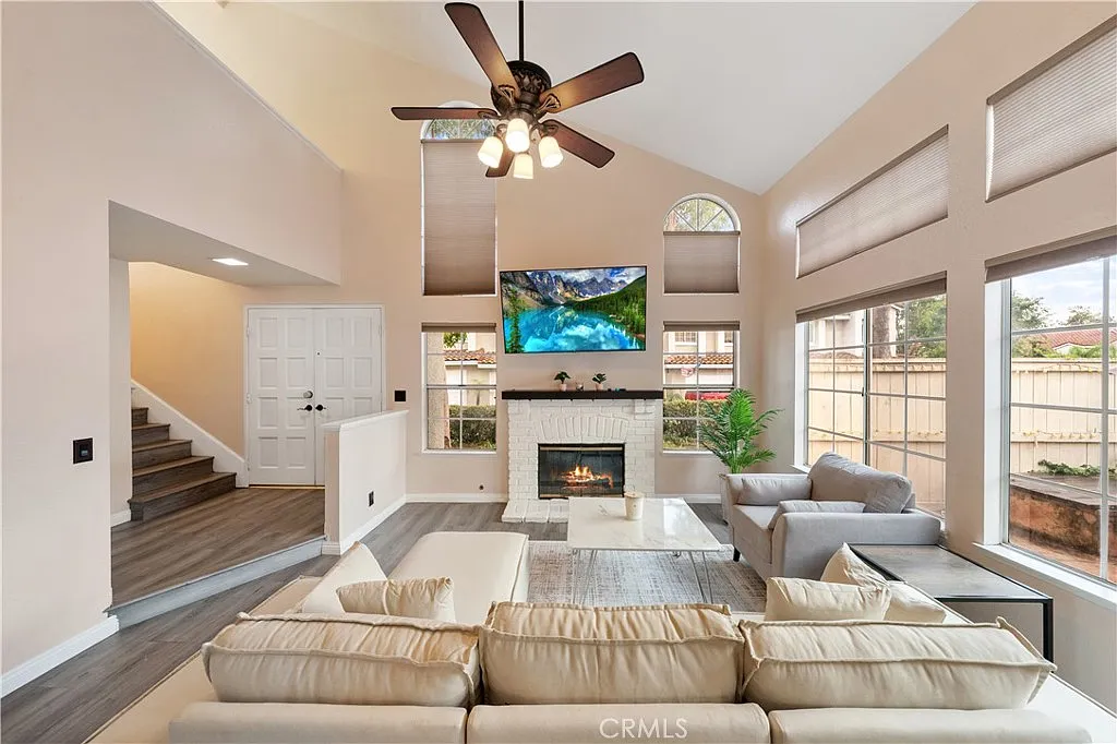 3 bed, 2.5 bath, 1325 sqft, $5,500 — Photo 4