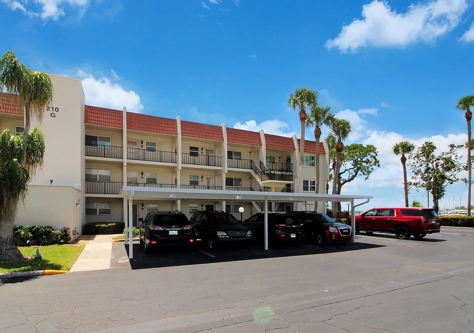 Bella Costa Annual Condo for Rent — Photo 1