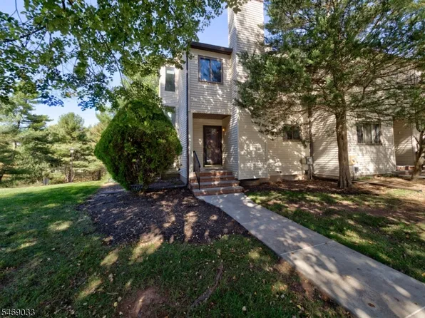 16 Cedar Ct, Flemington, NJ 08822