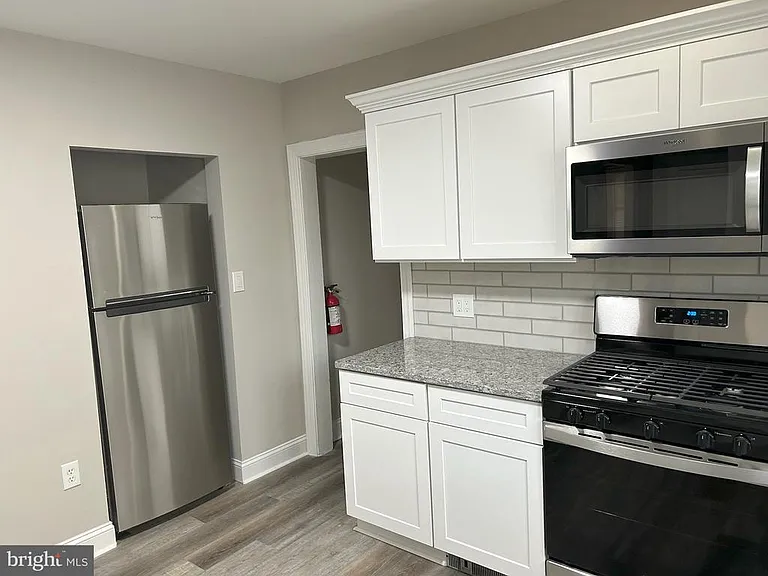 14 Franklin Ave #A — Photo 9