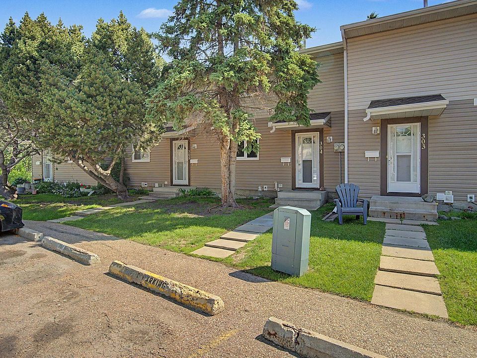 1st image of 304 Spruce Gln