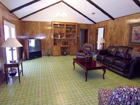 2nd image of 1006 Eleanor Dr