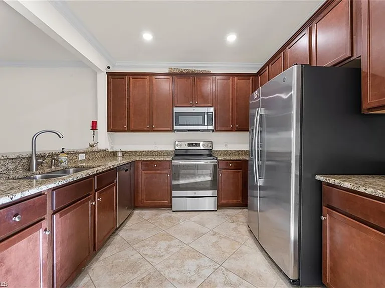 2707 Blossom Way — Photo 9