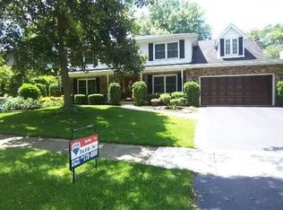 3820 Belleaire Dr, Downers Grove, IL 60515