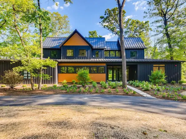 2020 Duffy Ln, Deerfield, IL 60015