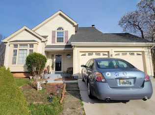 13249 Stone Heather Dr, Herndon, VA 20171