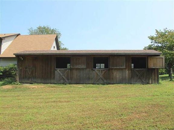 Stable- 3 stall