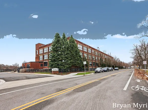 533 Columbia Ave APT 107, Holland, MI 49423