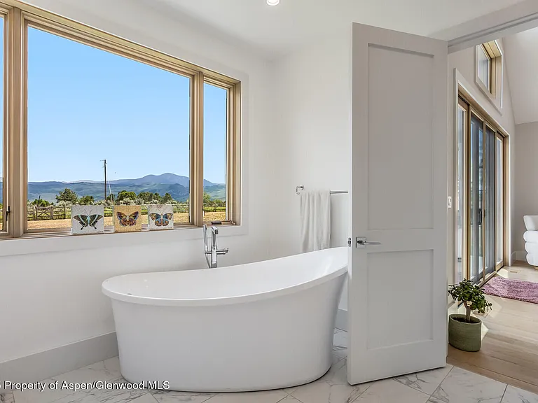 577 Fox Run Dr — Photo 22