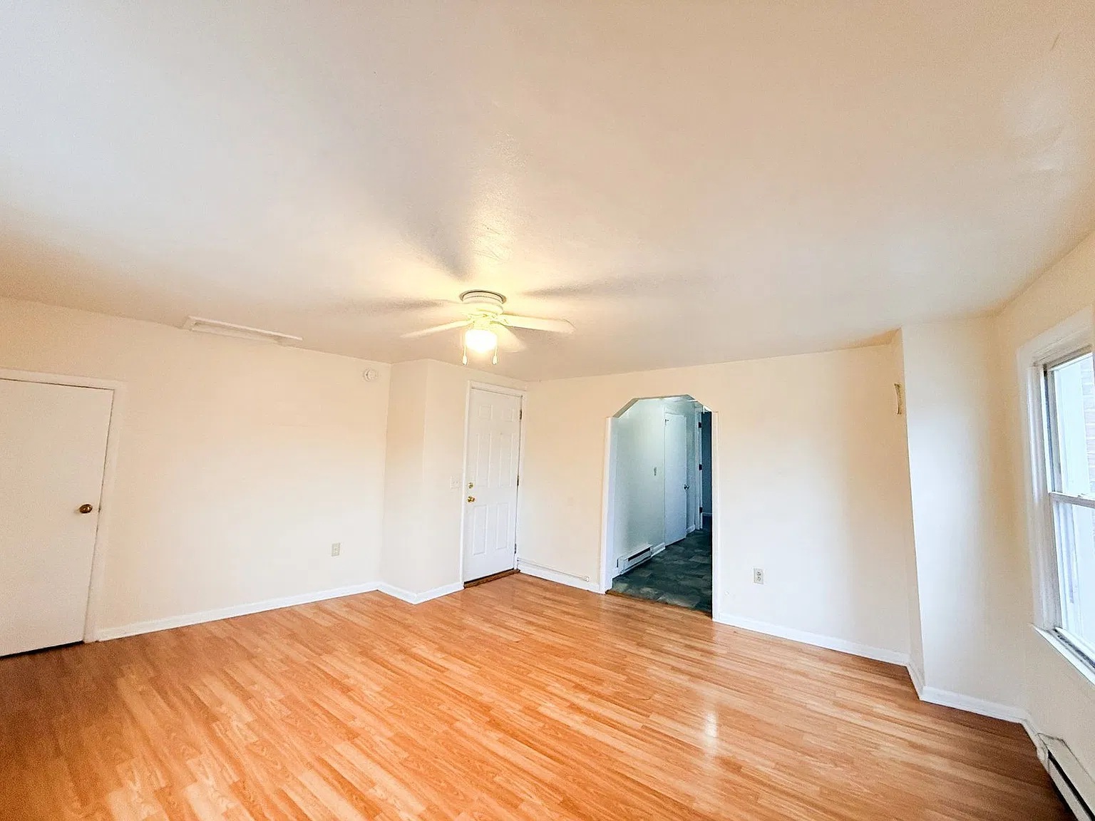 560 N Pine St — Photo 2