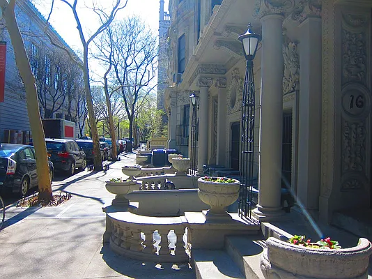 Rented by Douglas Elliman | media 22