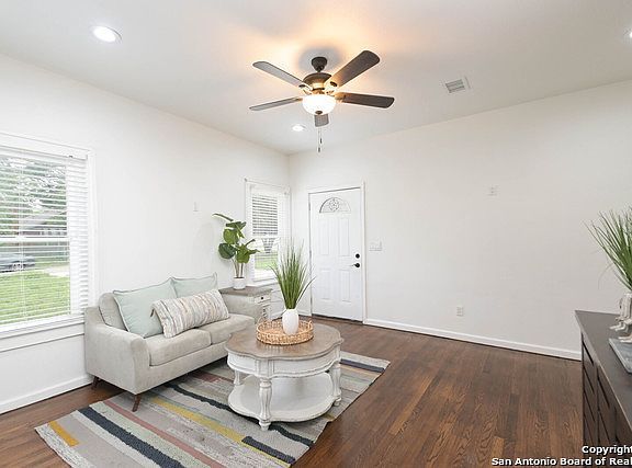 4th image of 1438 HICKS AVE