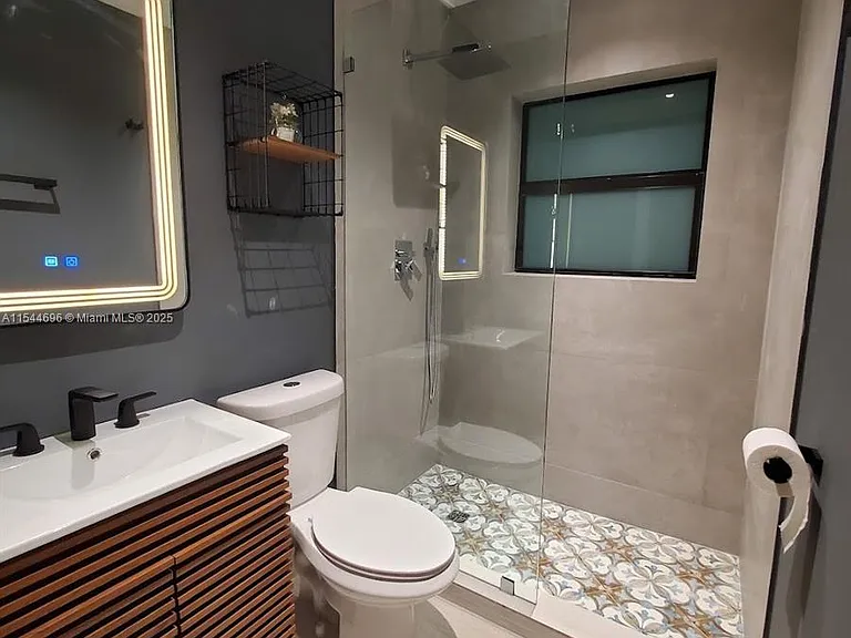 740 SW 9th St #2 — Photo 10