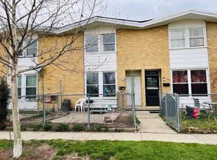 2081 Pine St APT E, Des Plaines, IL 60018
