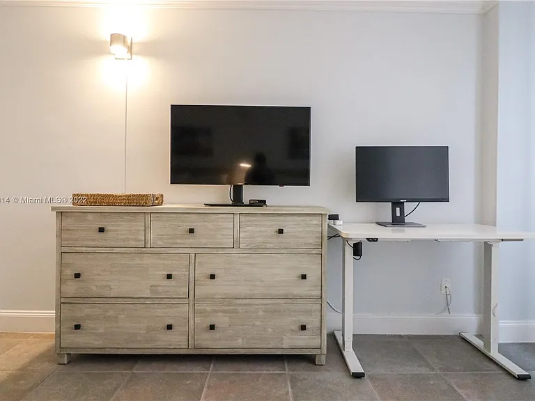 5161 Collins Ave #404 — Photo 14