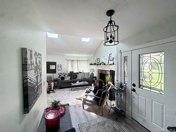 5th image of 14 Potomac Court #14