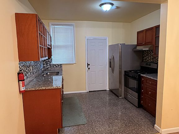 3rd image of 3126 Tasker St