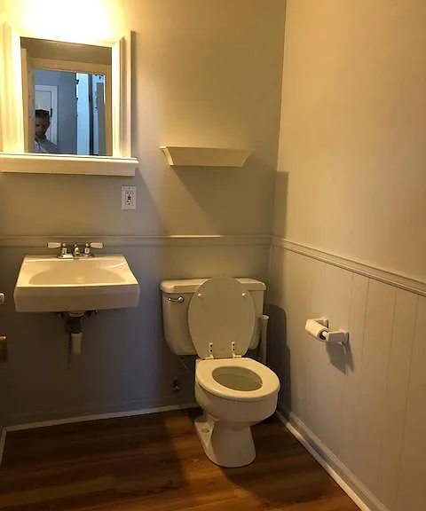 Lower floor bathroom