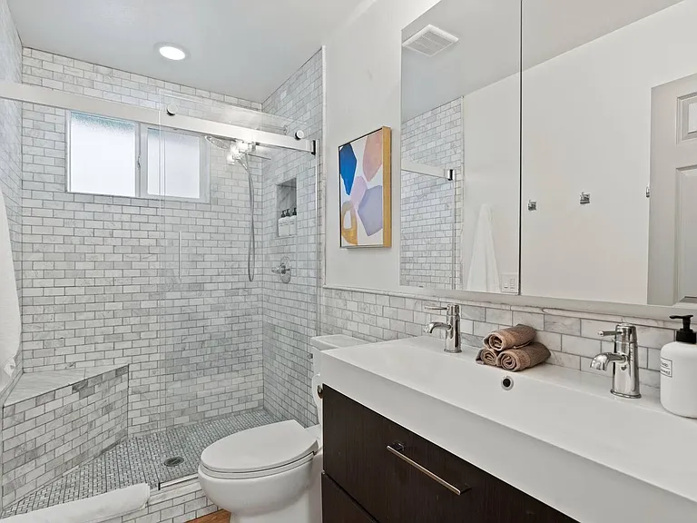 Hall/Guest Bath