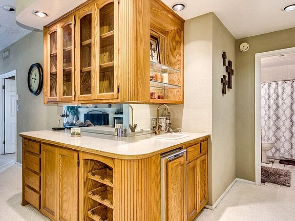 4th image of 5200 S Lakeshore Dr APT 202
