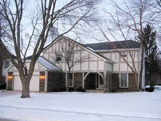 160 Westhampton Ct photo 1