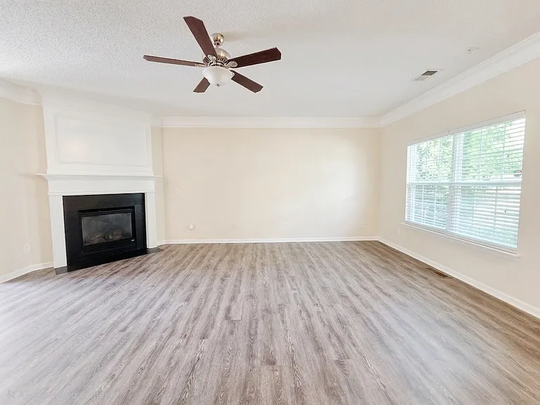 1411 Bay Overlook Dr — Photo 2