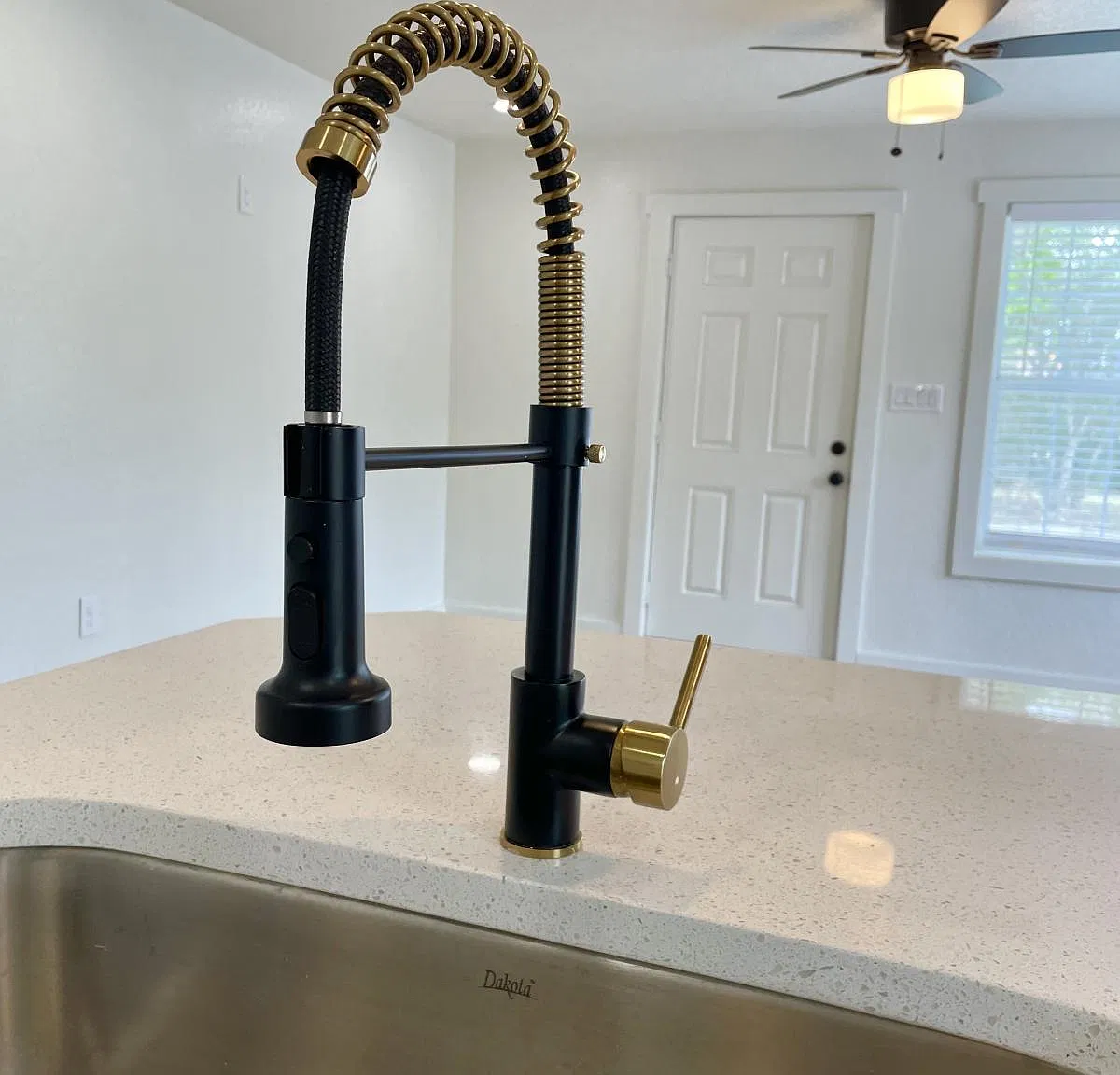 3 bed, 2.5 bath, 1250 sqft, $1,650 — Photo 4