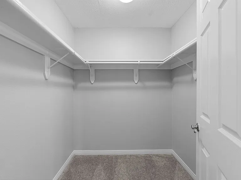 Villa Serrano Apartment Homes — Photo 8