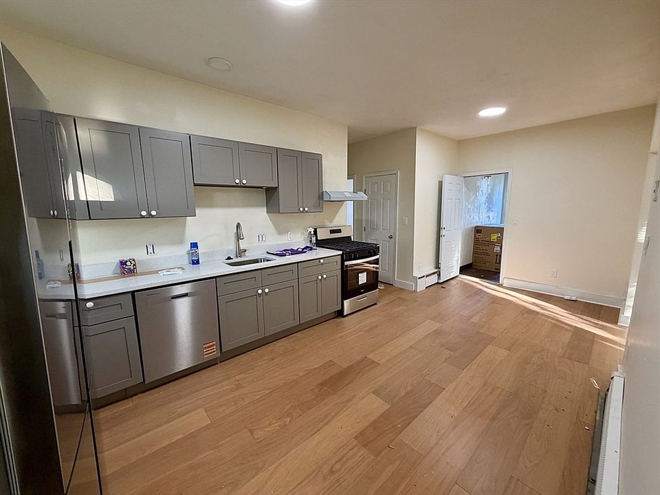 1st image of 29 Astoria St Floor 3