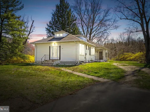 304 Sharon Rd, Robbinsville, NJ 08691