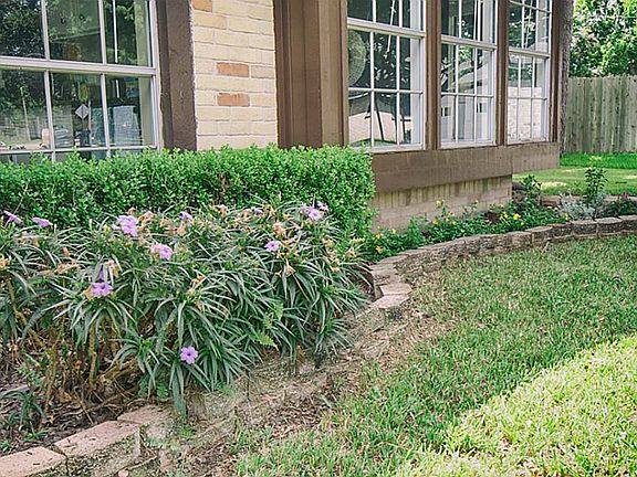 3rd image of 4027 Woodhollow Ln