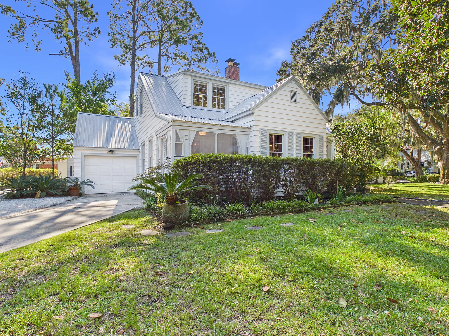 4 bed, 2.5 bath, 3000 sqft, $3,750 — Photo 1