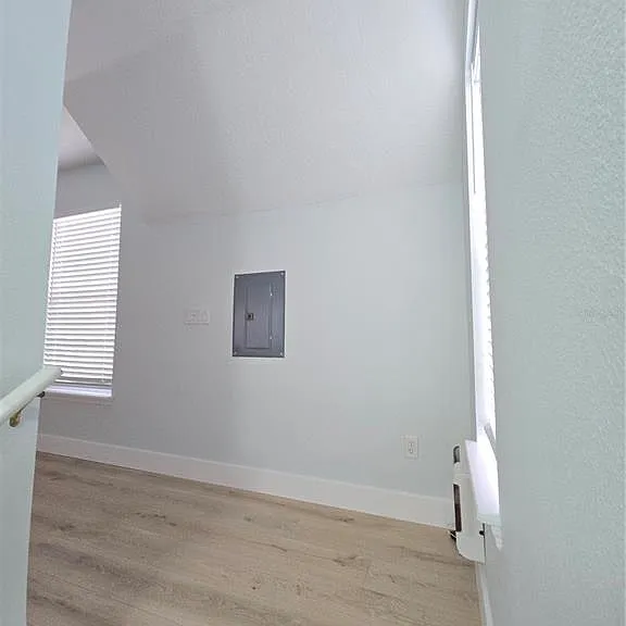 104 Eastpark Cres #B — Photo 3