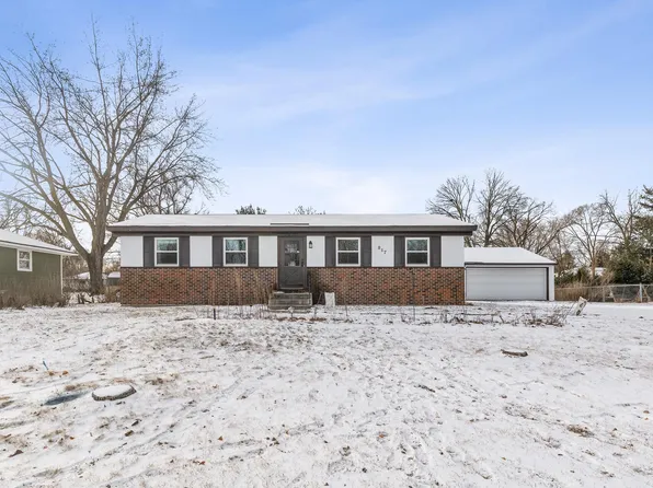 817 Pearson Pkwy, Brooklyn Park, MN 55444