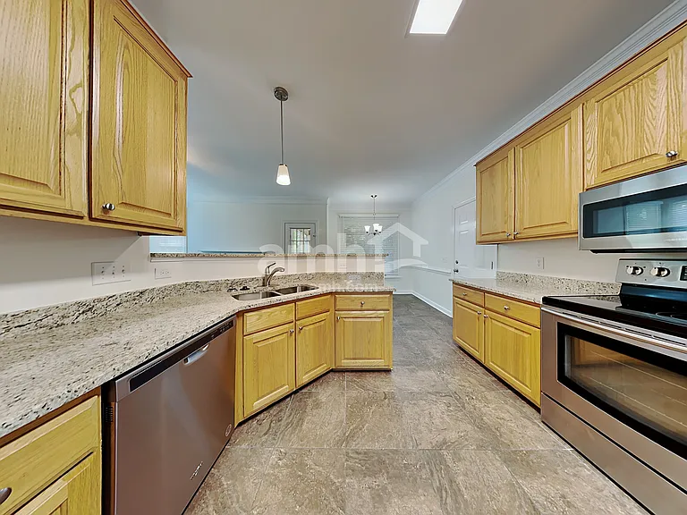 135 Lonetree Dr — Photo 4