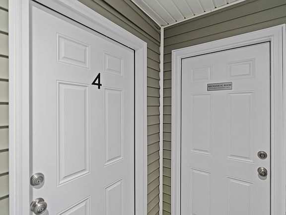 3rd image of 816 Asylum St APT 4