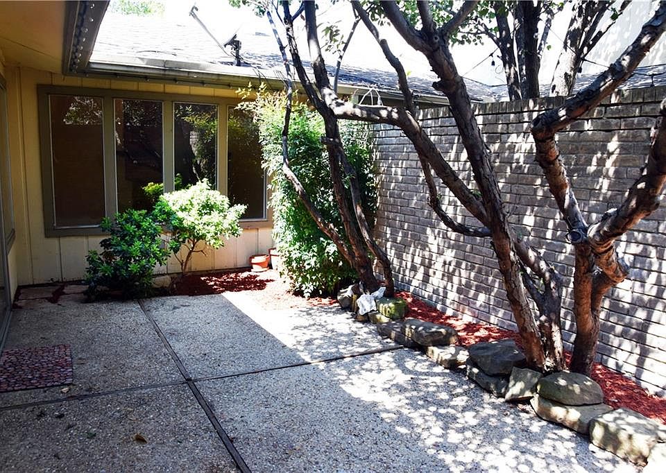 1st image of 8560 Park Ln #110