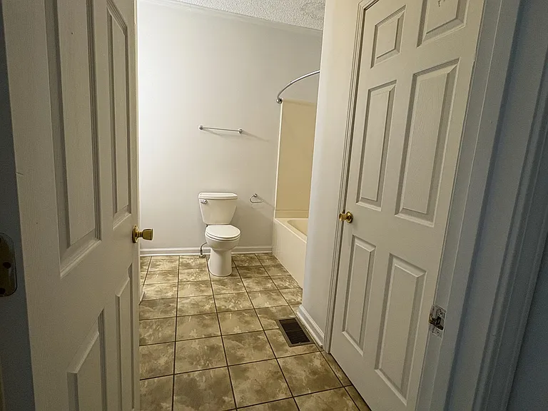 130 Drivers Rd #1 — Photo 9