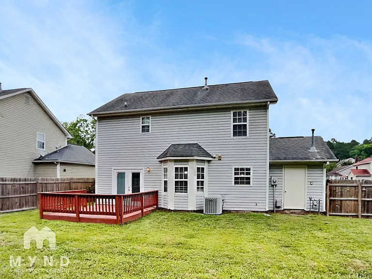 219 Chattaroy Dr — Photo 24