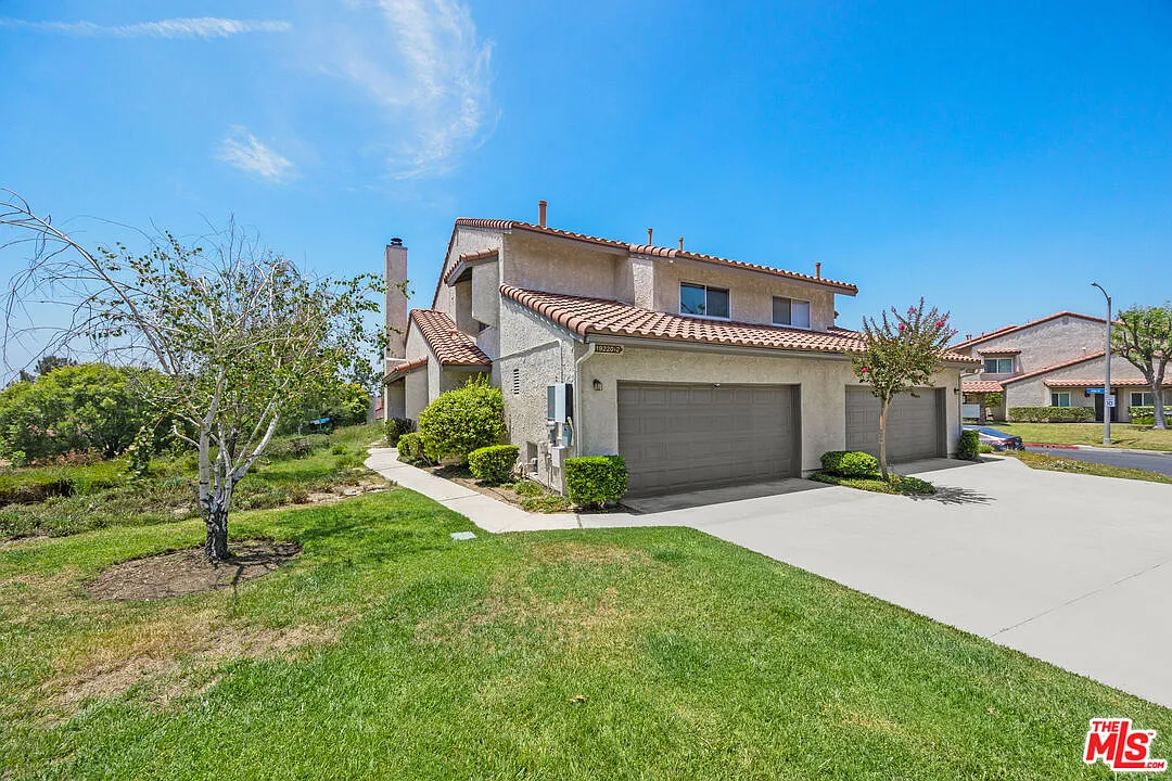 4 bed, 3.0 bath, $7,200 — Photo 1